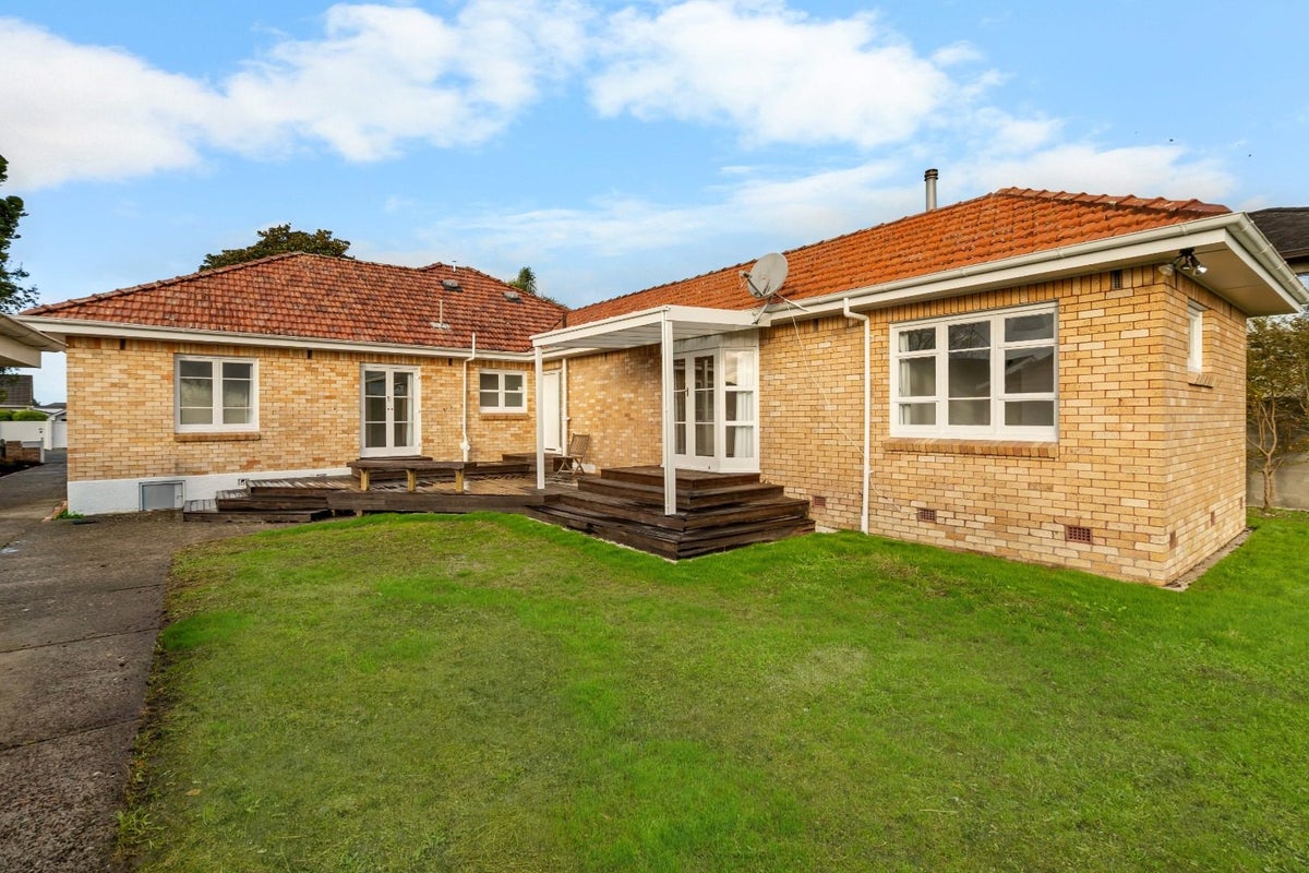 33 Dalethorpe Avenue, Fairfield, Hamilton - Carousel 20