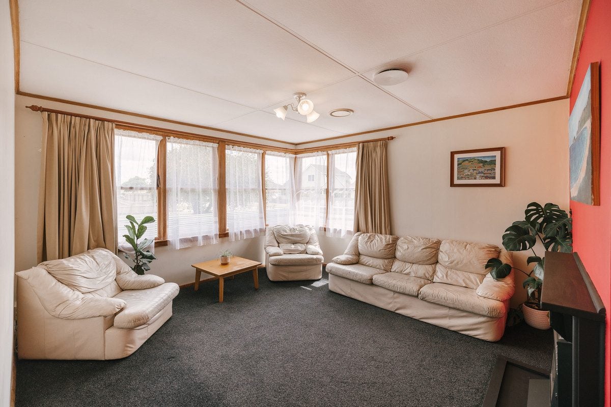 24 Thames Street, Roslyn, Palmerston North - Carousel 2