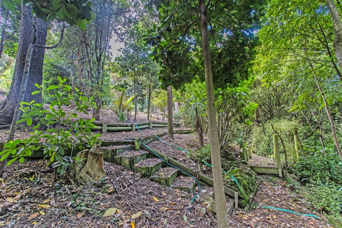 907 Governors Bay Road, Governors Bay, Lyttelton - Carousel 21