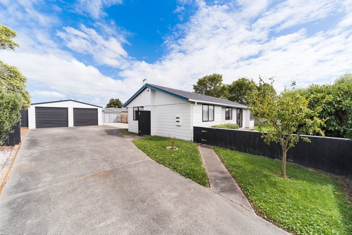 30 Peppertree Glade, Kelvin Grove, Palmerston North - Carousel 1