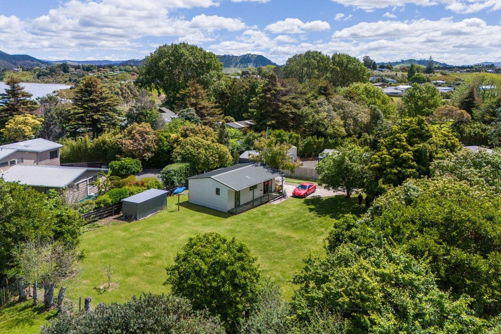 33 Athenree Road, Athenree, Waihi Beach - Carousel 1
