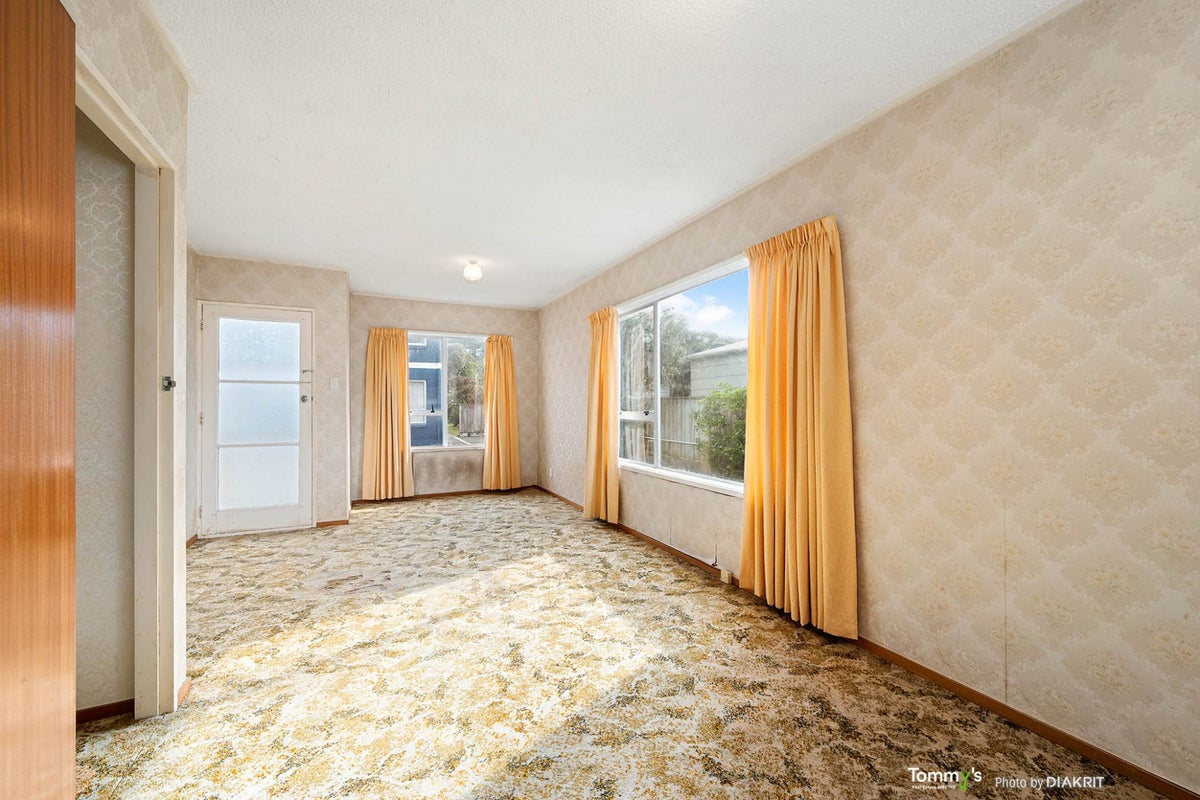 3/218 Onepu Road, Lyall Bay, Wellington - Carousel 2