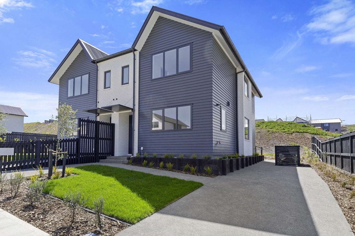39 Turtleback Avenue, Whitby, Porirua - Carousel 2