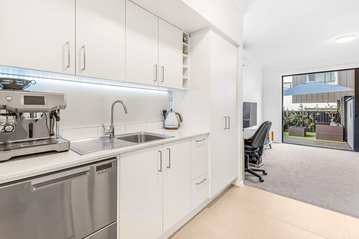 2 Hononga Lane, Northcote, Auckland - Carousel 2
