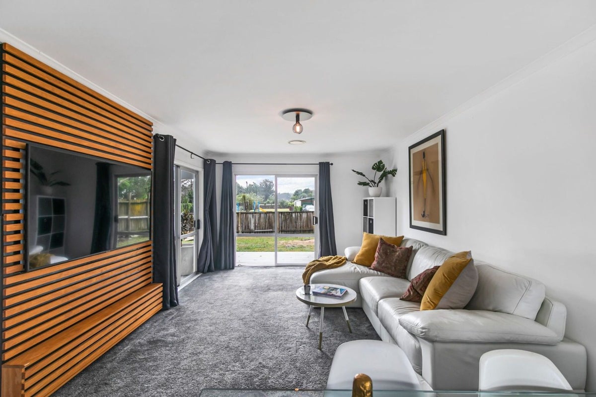 6 Keryn Place, Opaheke, Papakura - Carousel 1