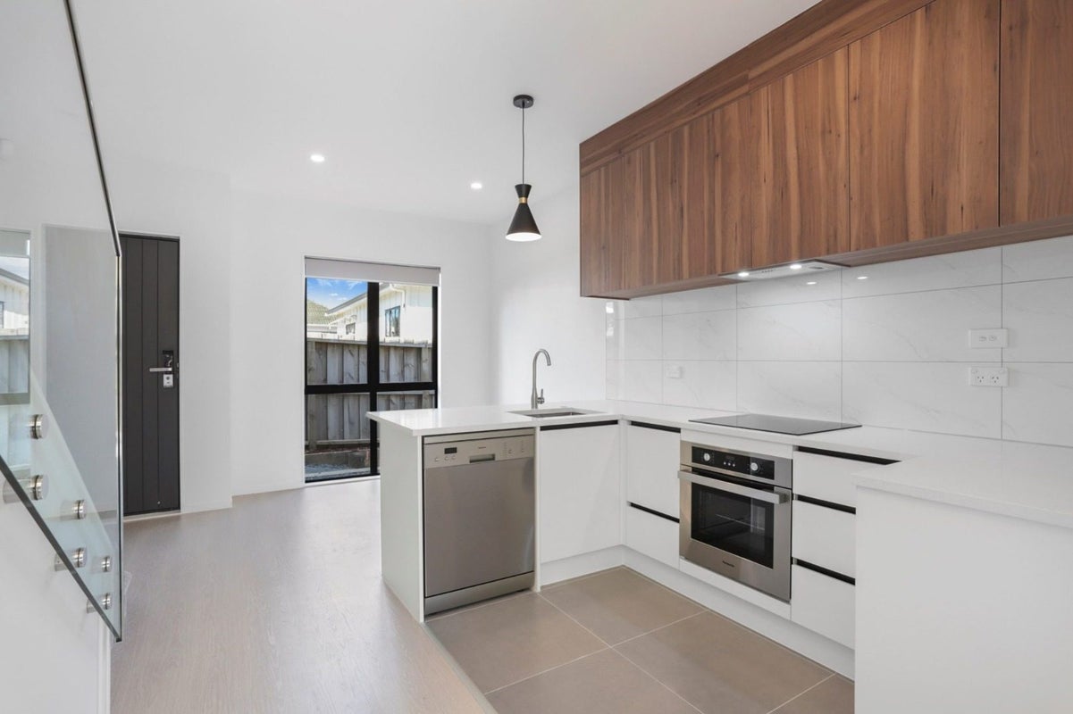 5/8 Rosier Road, Glen Eden, Auckland - Carousel 1