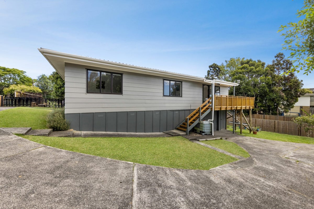 26 Imperial Place, Henderson, Auckland - Carousel 1