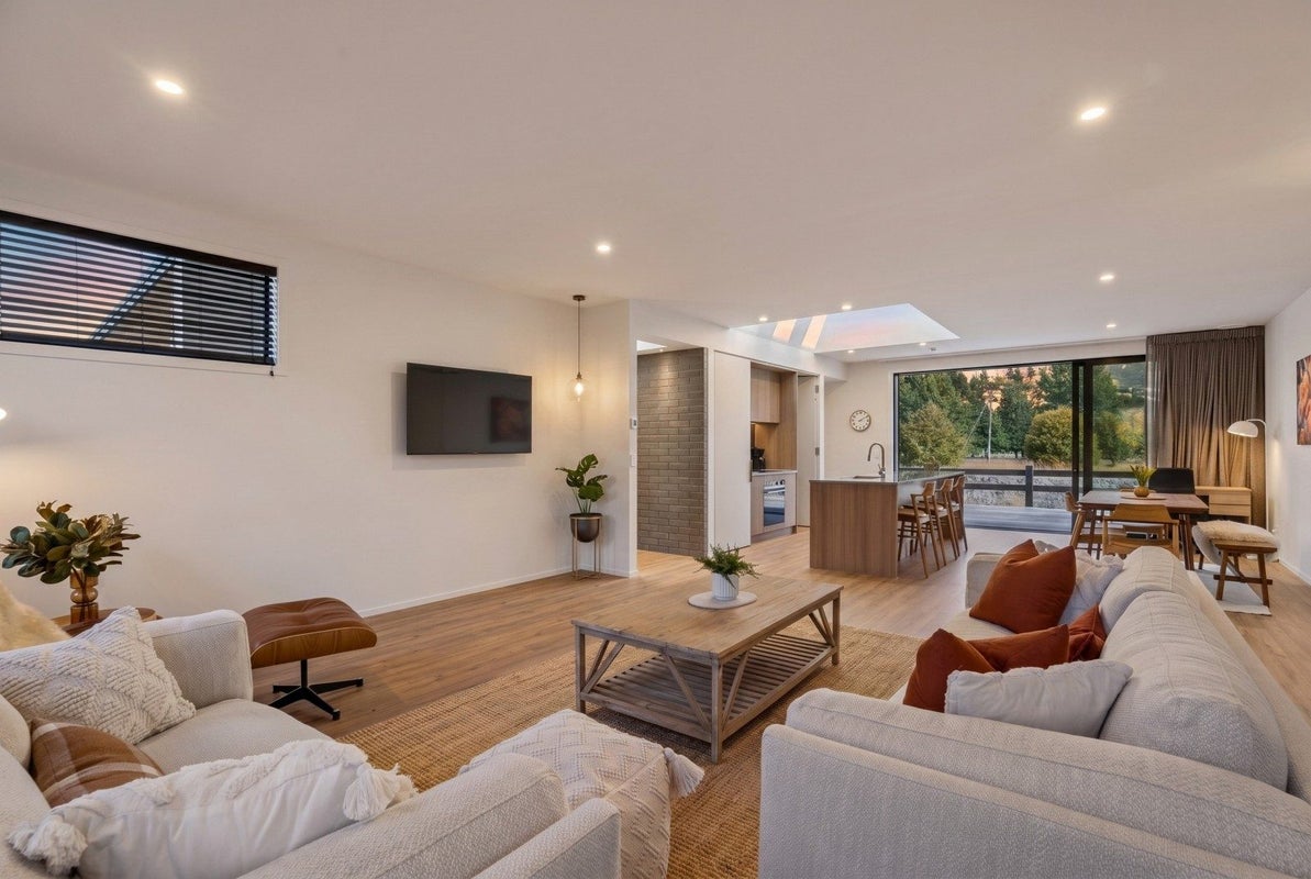 3 Kamana Rise, Wanaka, Wanaka - Carousel 2