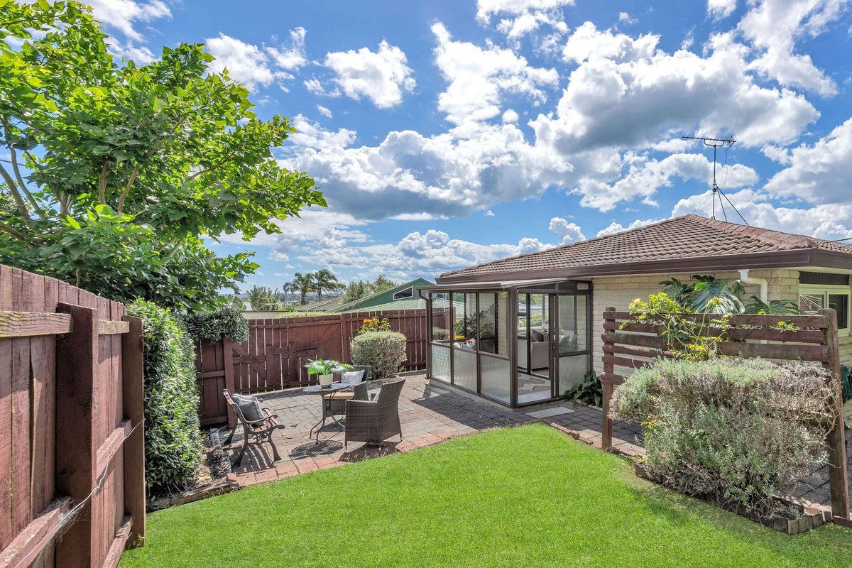 1/48 Highland Park Drive, Highland Park, Auckland - Carousel 2