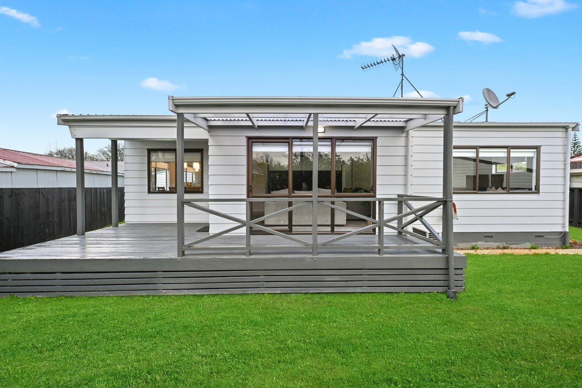 231A Clarkin Road, Fairfield, Hamilton - Carousel 1