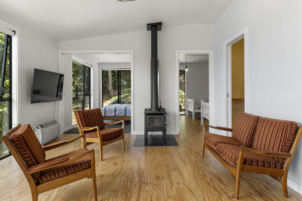 132 Fairview Crescent, Waiheke Island, Waiheke Island - Carousel 2