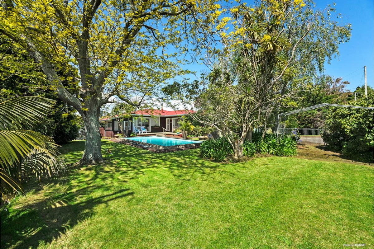 11 Brouder Place, Hillpark, Auckland - Carousel 1