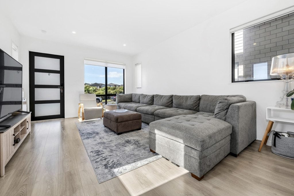 9 Eros Road, Flat Bush, Auckland - Carousel 2