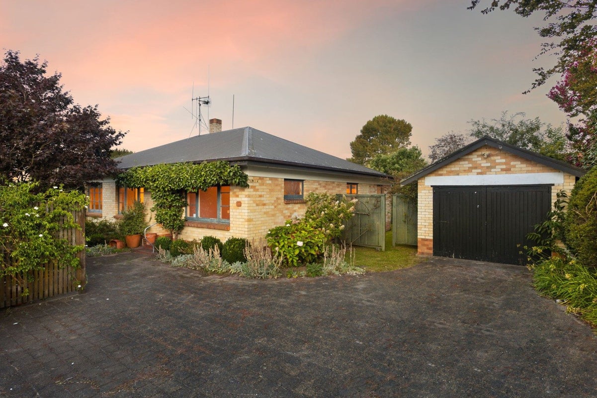 18 Tamihana Avenue, Fairfield, Hamilton - Carousel 1