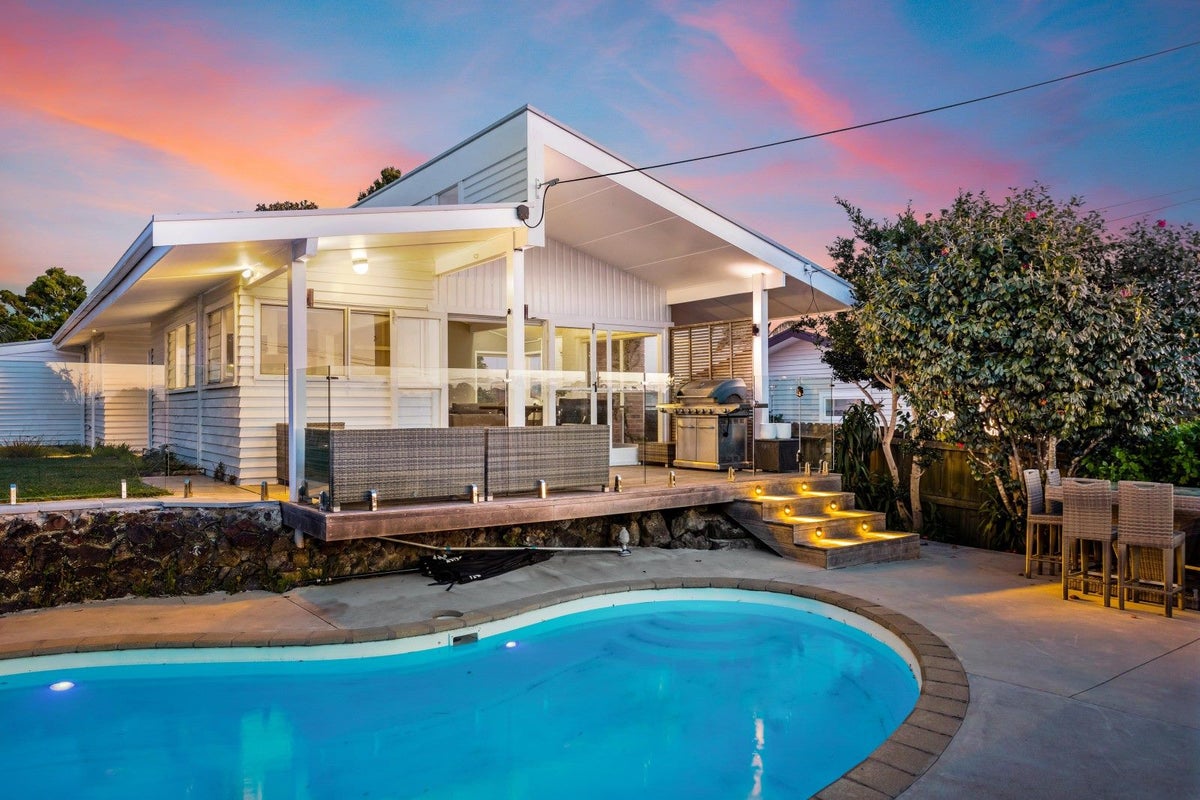 1/11 Sunnynook Road, Forrest Hill, Auckland - Carousel 1