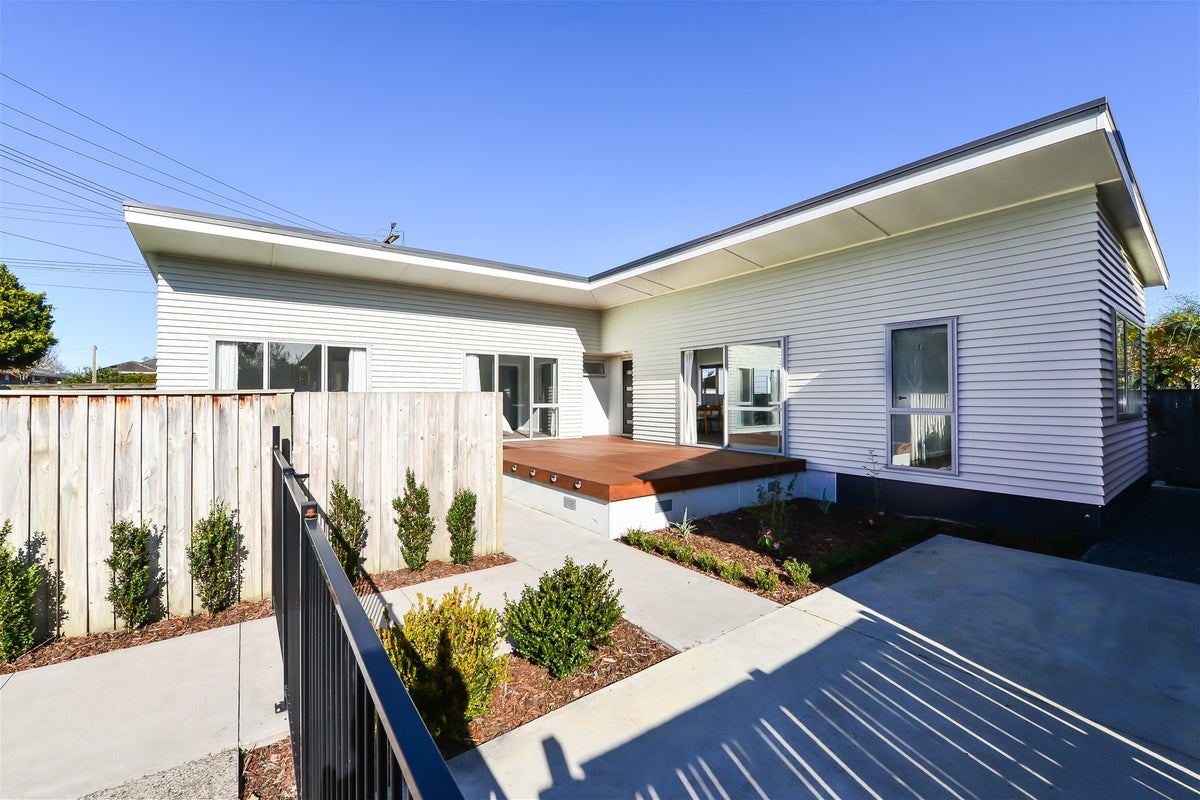 1 Morris Road, Hillcrest, Hamilton - Carousel 1