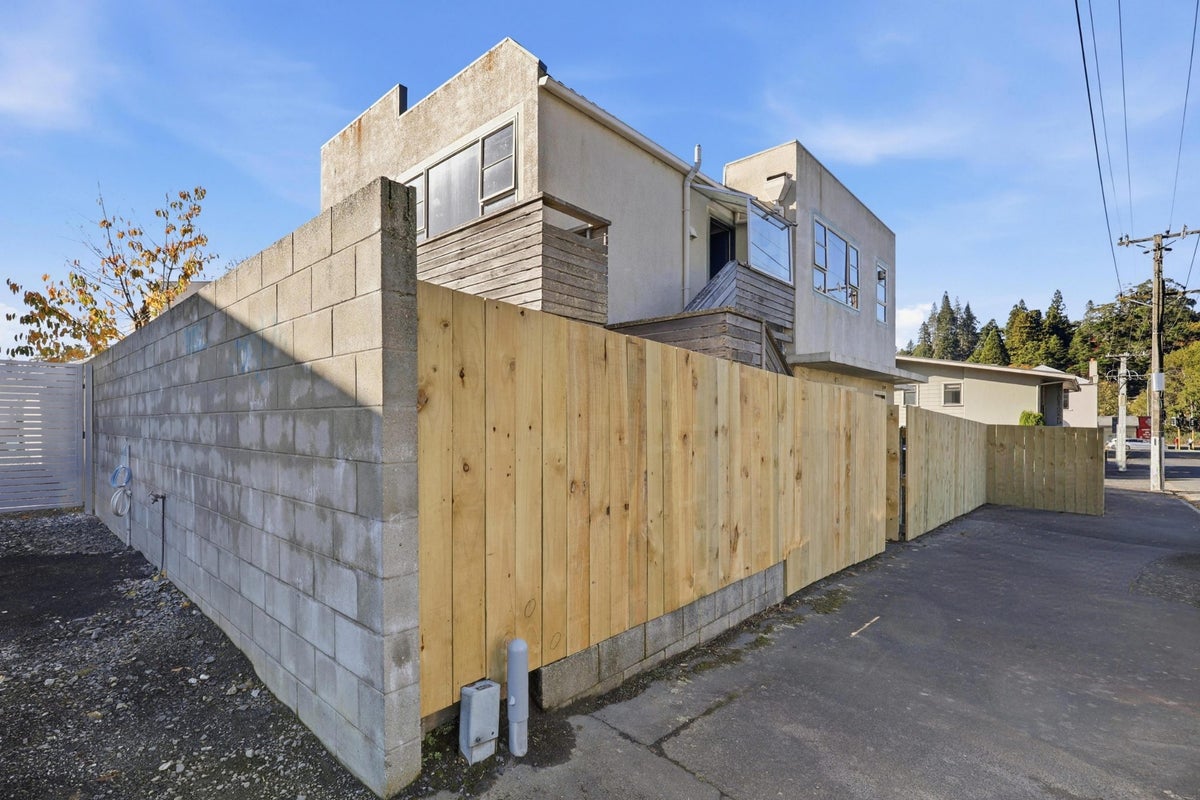 14D Gladstone Road, North East Valley, Dunedin - Carousel 1