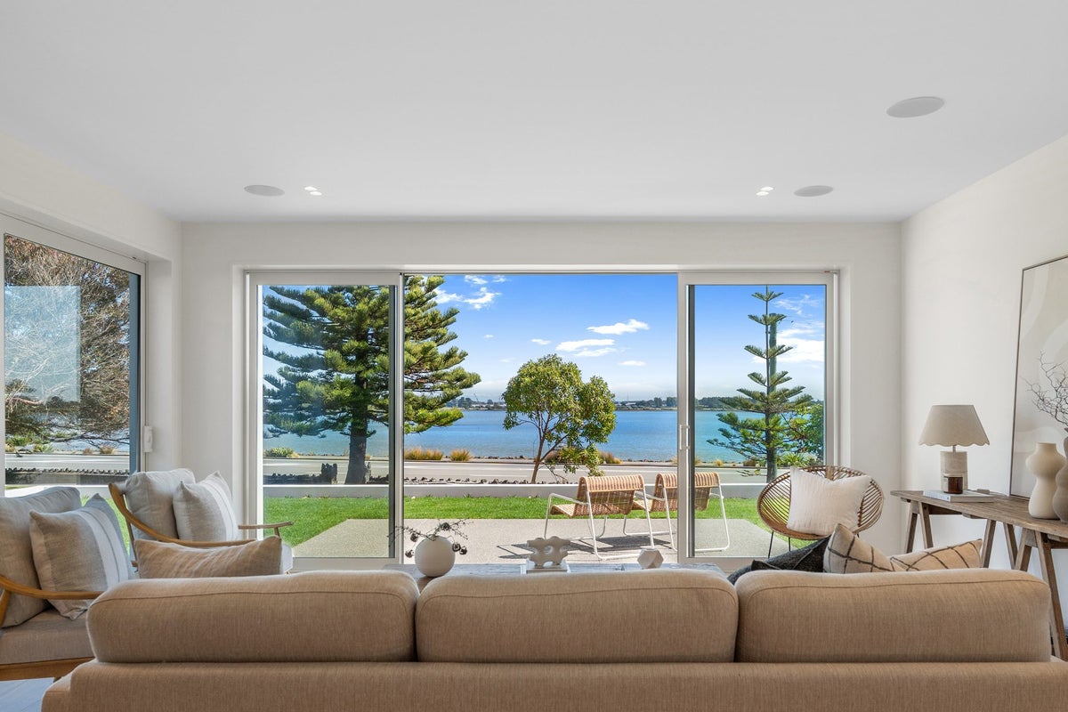 2/1 The Brae, Mount Pleasant, Christchurch - Carousel 2