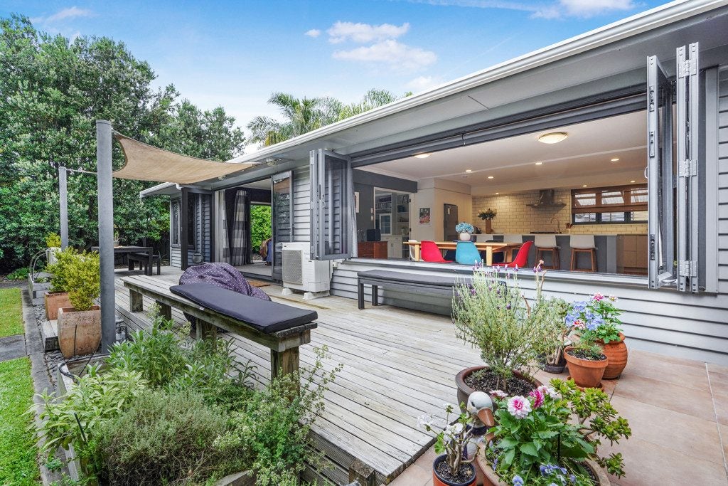 22 Bretton Terrace, Hillcrest, Hamilton - Carousel 1