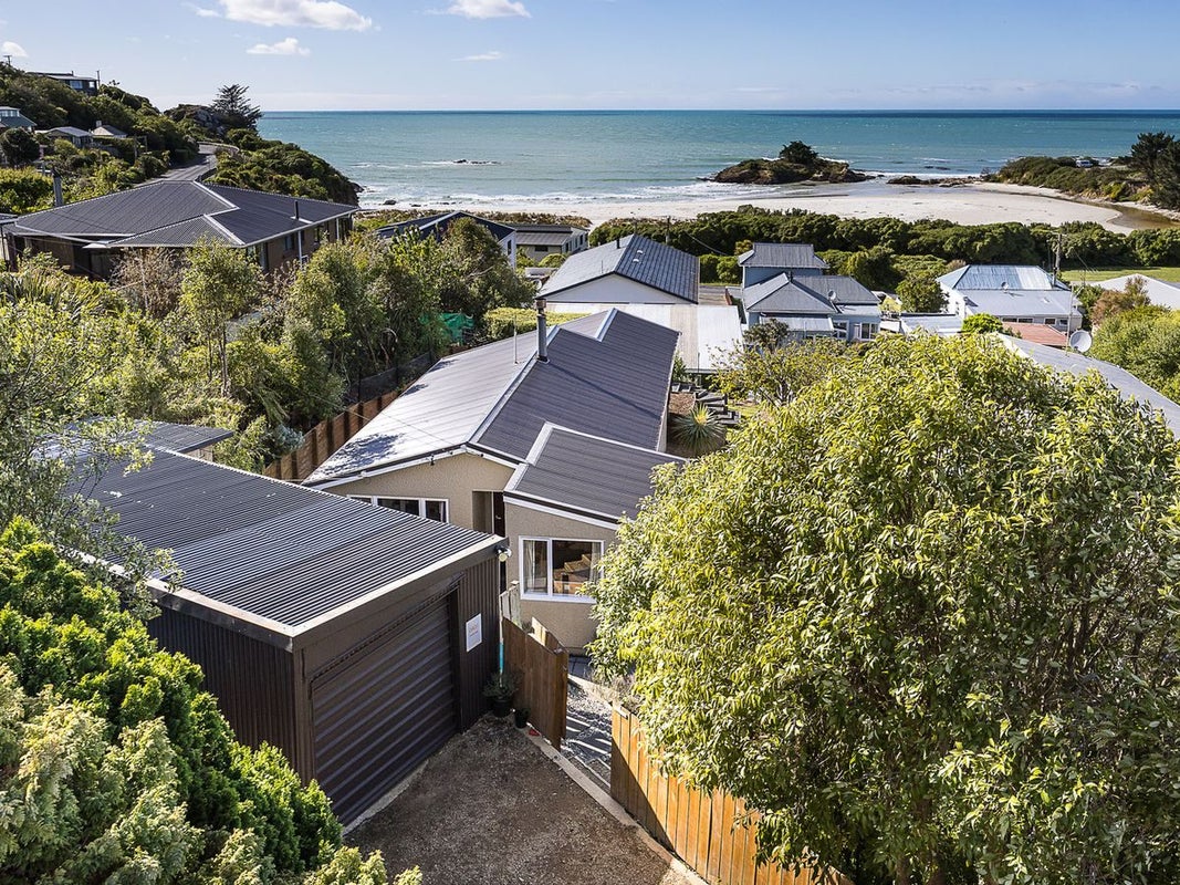 17 Seaview Road, Brighton, Dunedin - Carousel 1
