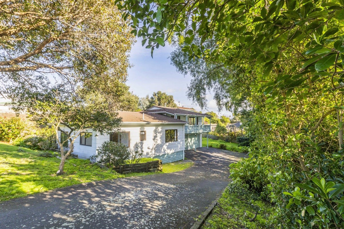 10 Campion Road, Waikanae Beach, Waikanae - Carousel 1
