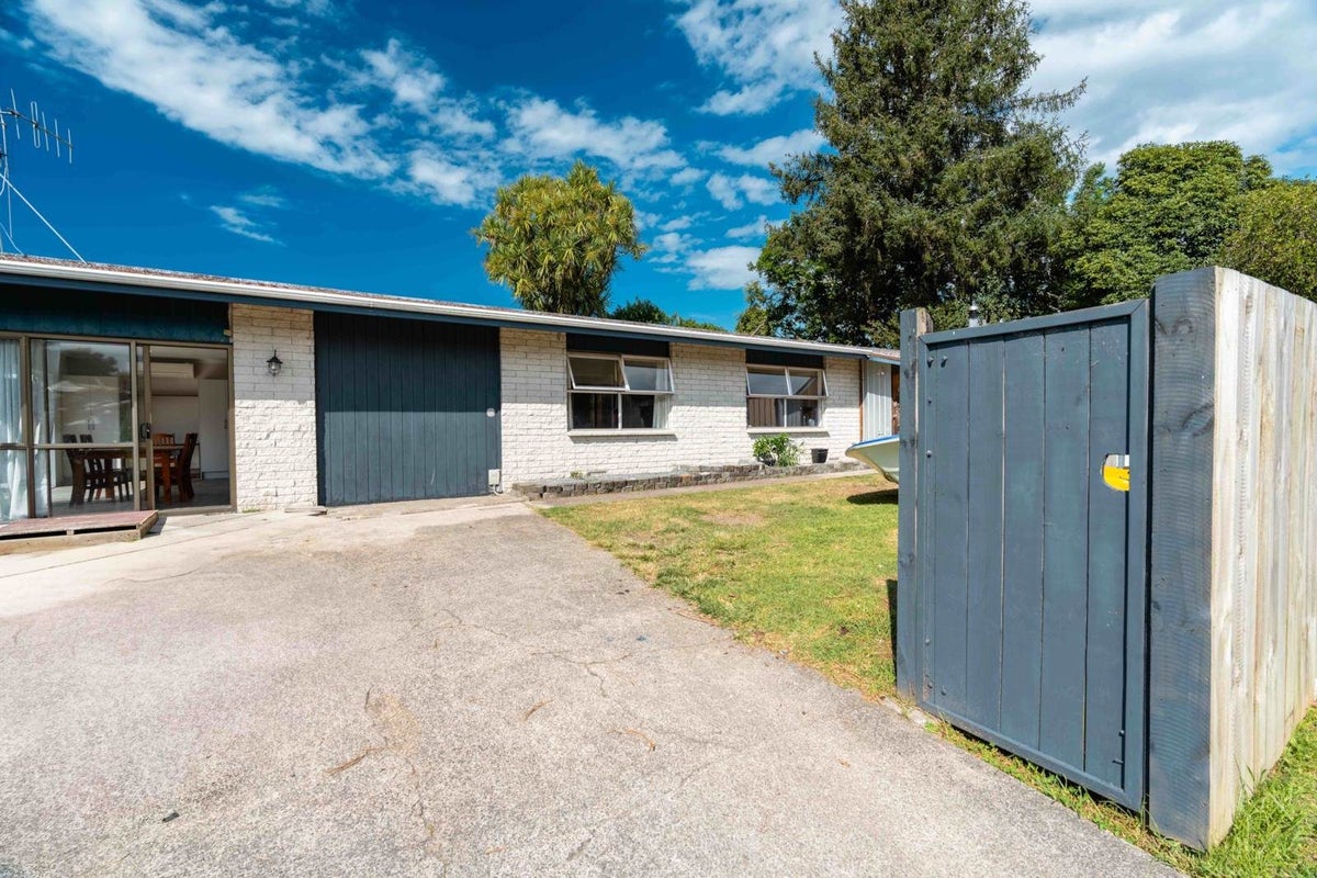 1 Awanui Place, Welcome Bay, Tauranga - Carousel 1