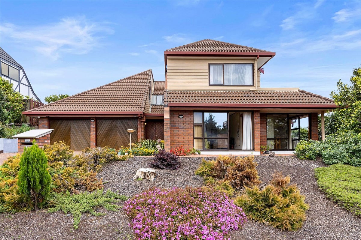42 Kennedy Avenue, Forrest Hill, Auckland - Carousel 1