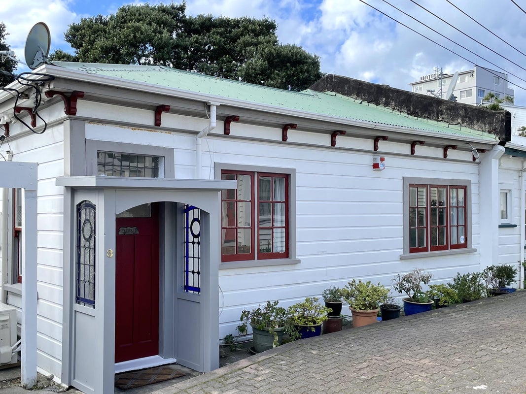 3 Staunton Avenue, Mount Cook, Wellington - Carousel 1