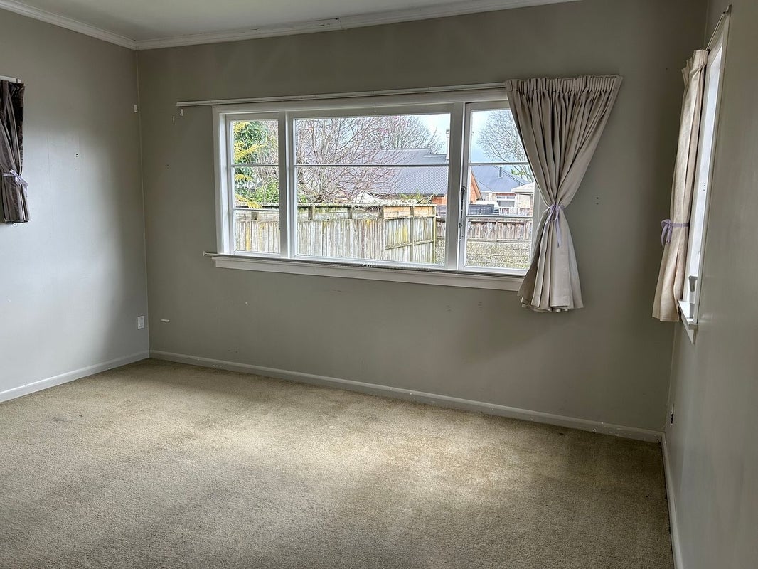68 Galloway Street, Hamilton East, Hamilton - Carousel 27