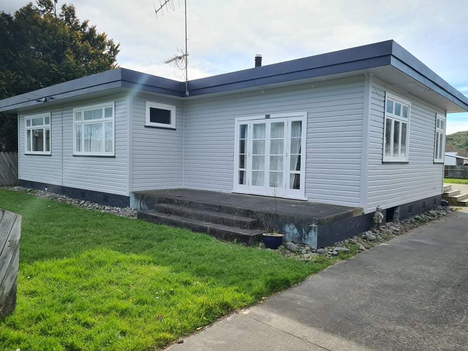 423 Somme Parade, Aramoho, Whanganui - Carousel 1