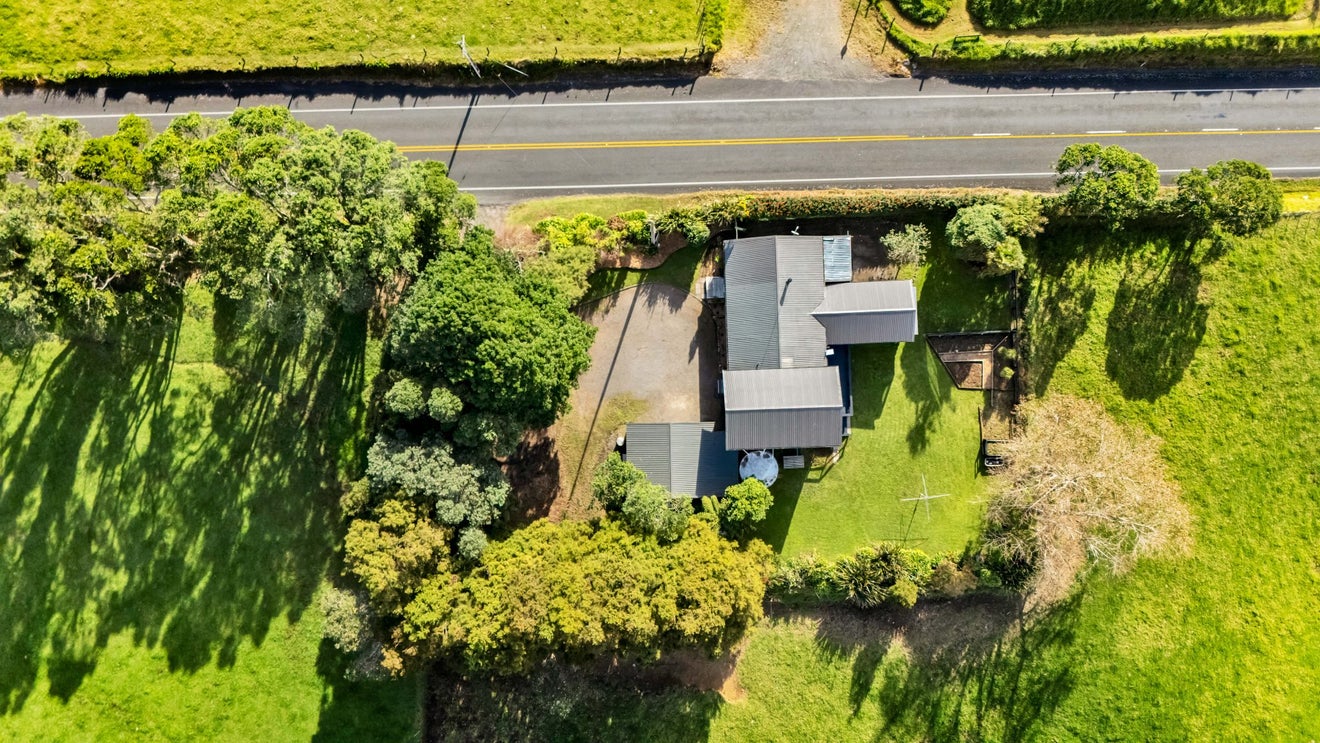 1939 South Road, Pitone, New Plymouth - Carousel 26