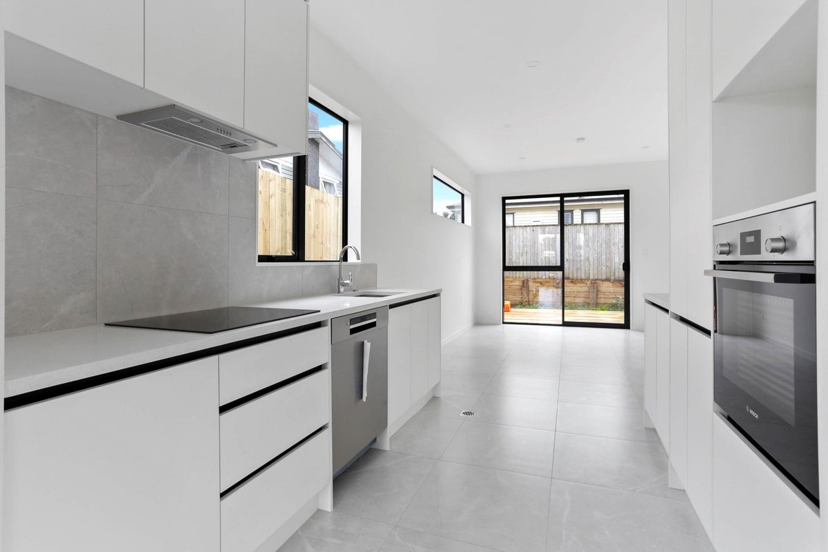 38 Whitley Crescent, Otara, Auckland - Carousel 1