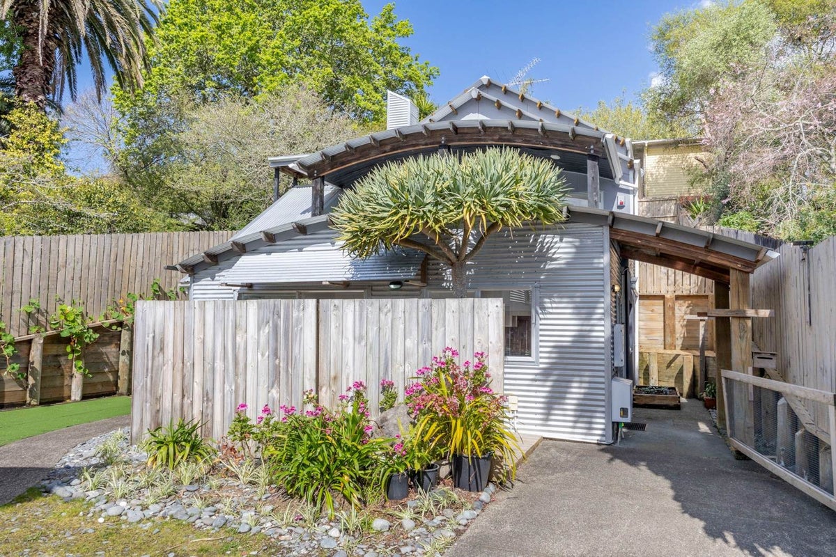 76A Sackville Street, Grey Lynn, Auckland - Carousel 1