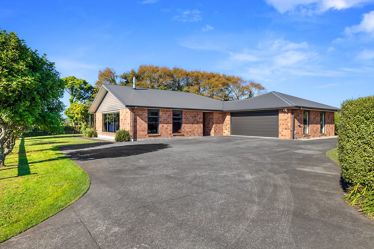 111 Queens Road, Glen Avon, New Plymouth - Carousel 1