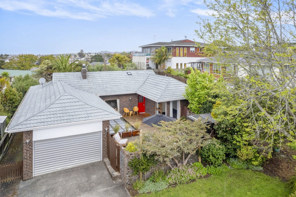 9 Tanoa Place, Glendene, Waitakere City, Auckland - Carousel 1
