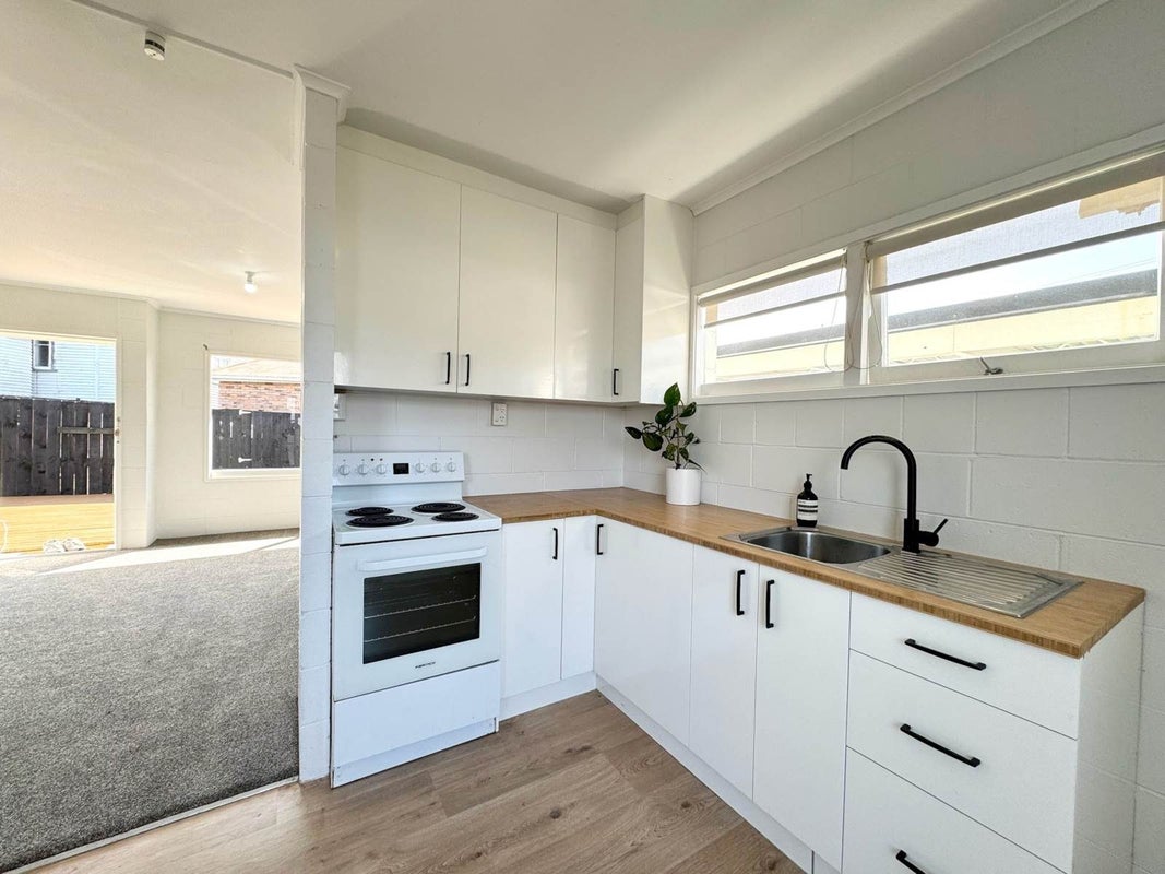 1/9 Plumley Crescent, Mangere, Auckland - Carousel 1