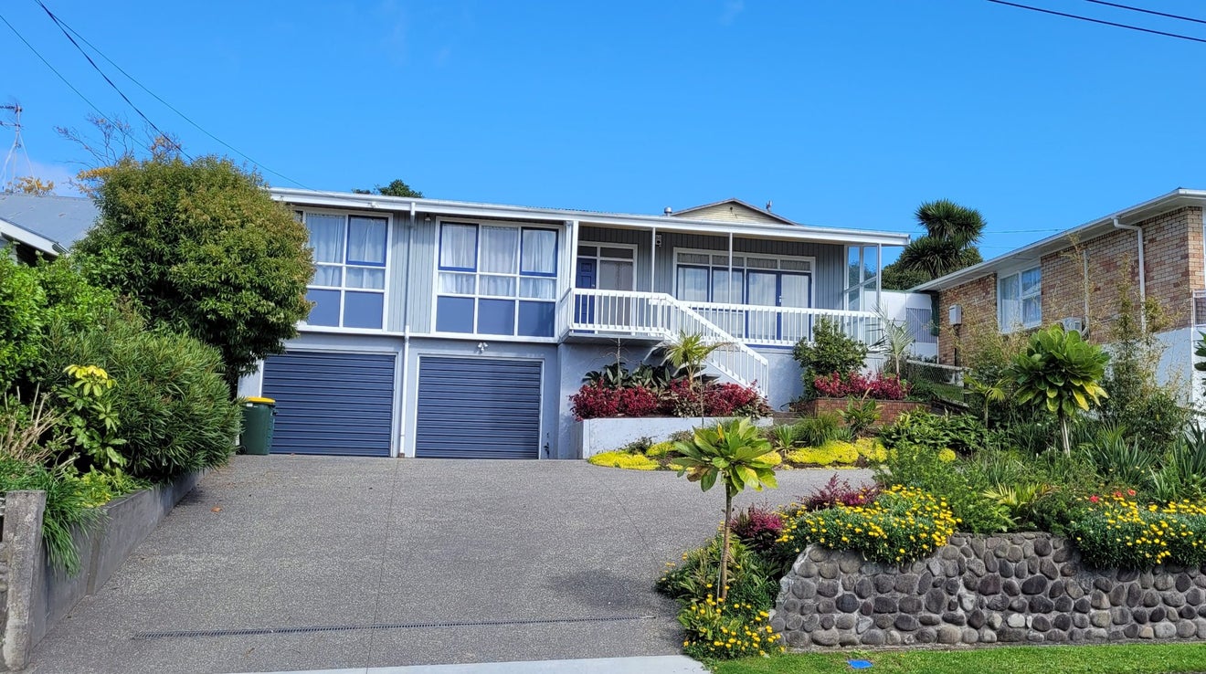 8 Kitchener Terrace, Moturoa, New Plymouth - Carousel 1