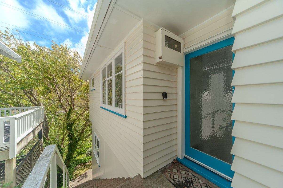 6 Curtis Street, Northland, Wellington - Carousel 1