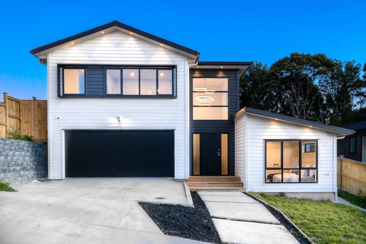 124 San Valentino Drive, Henderson, Auckland - Carousel 1