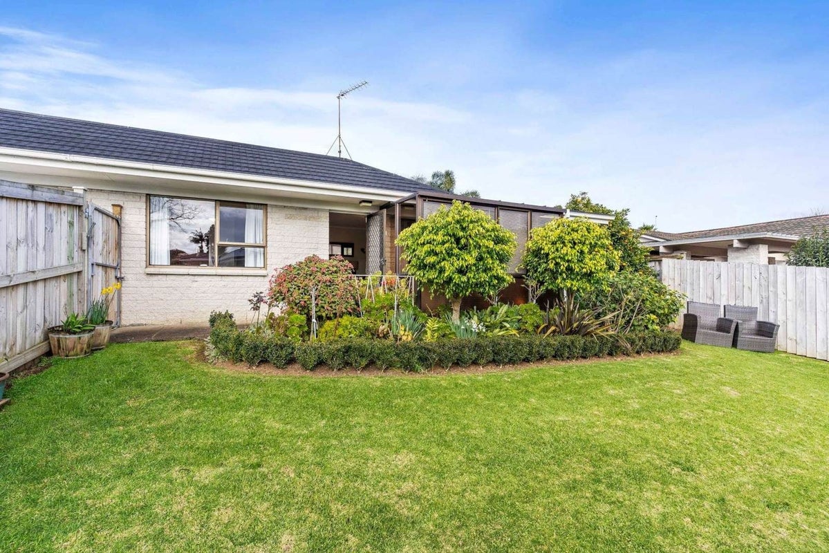 2/77 Stanniland Street, Sunnyhills, Auckland - Carousel 2