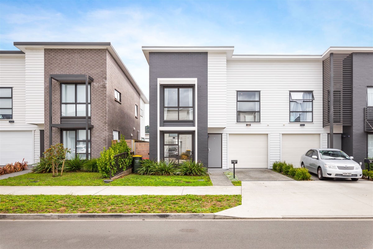 24 Vincent McGrath Crescent, Swanson, Auckland - Carousel 1
