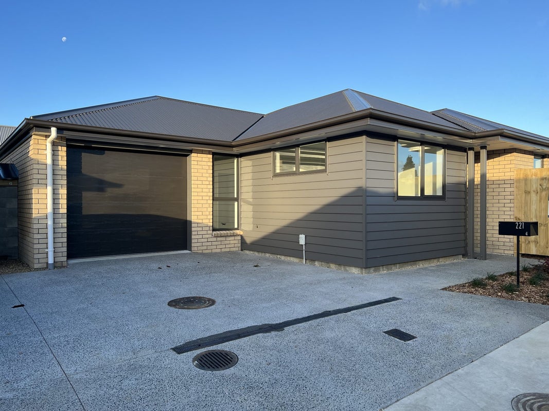 4/221 Baverstock Road, Grandview Heights, Hamilton - Carousel 1