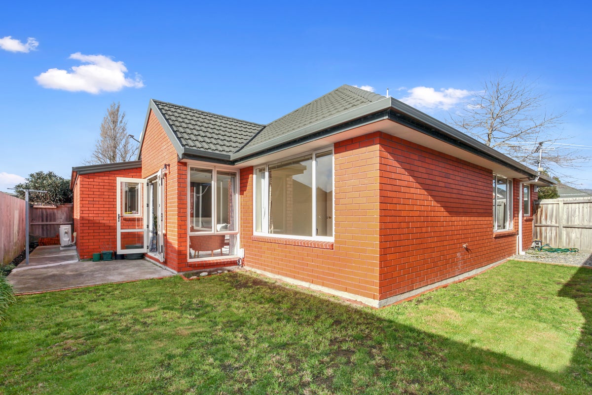 2/28 Braddon Street, Addington, Christchurch - Carousel 1
