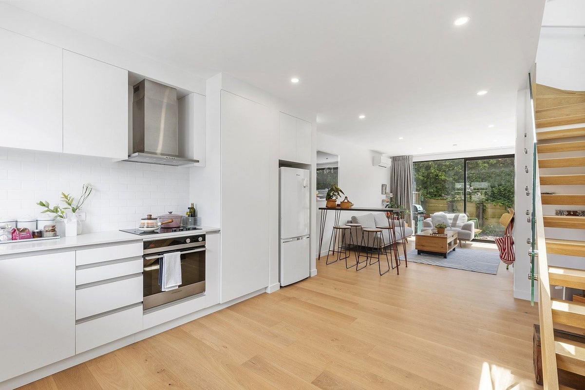 6/210 Karori Road, Karori, Wellington - Carousel 1