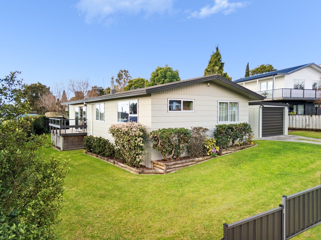 33 Cumberland Crescent, Welcome Bay, Tauranga - Carousel 1