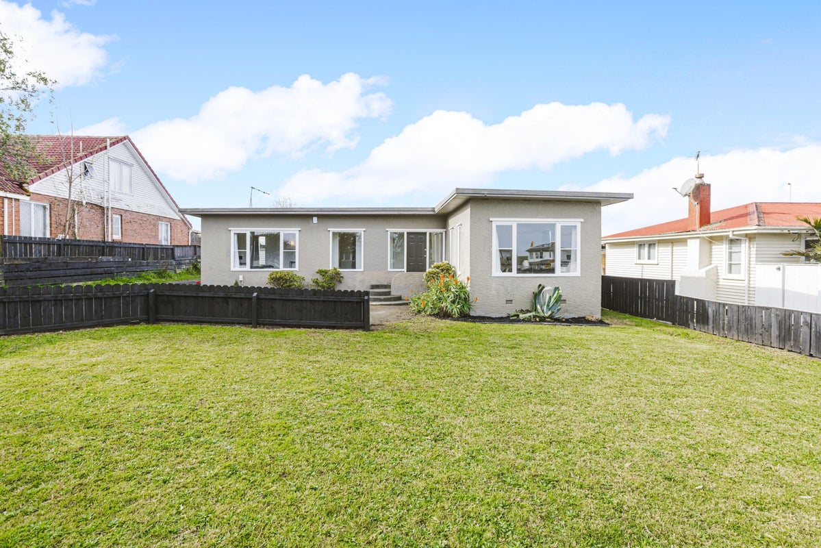 1/40 Churchill Avenue, Manurewa, Auckland - Carousel 1