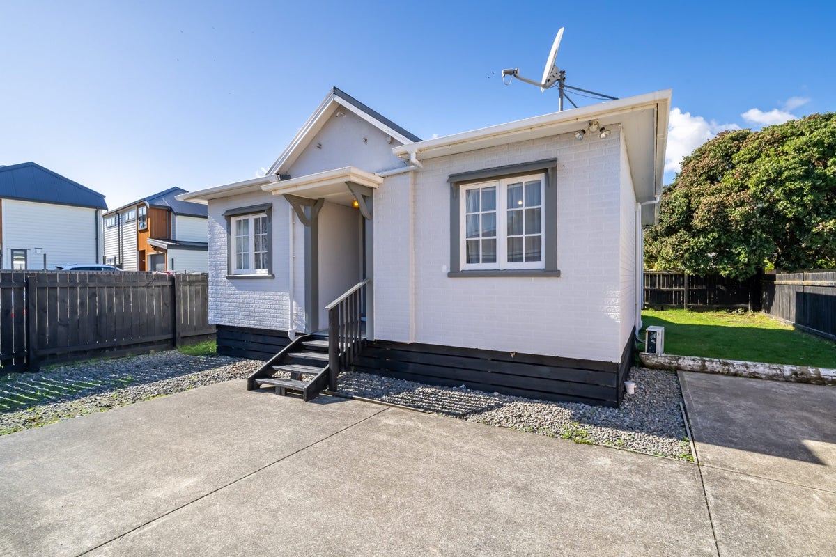 124A RANDWICK RD, MOERA, LOWER HUTT - Carousel 2