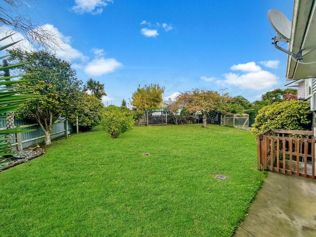 18 Slacks Road, Awapuni, Palmerston North - Carousel 12