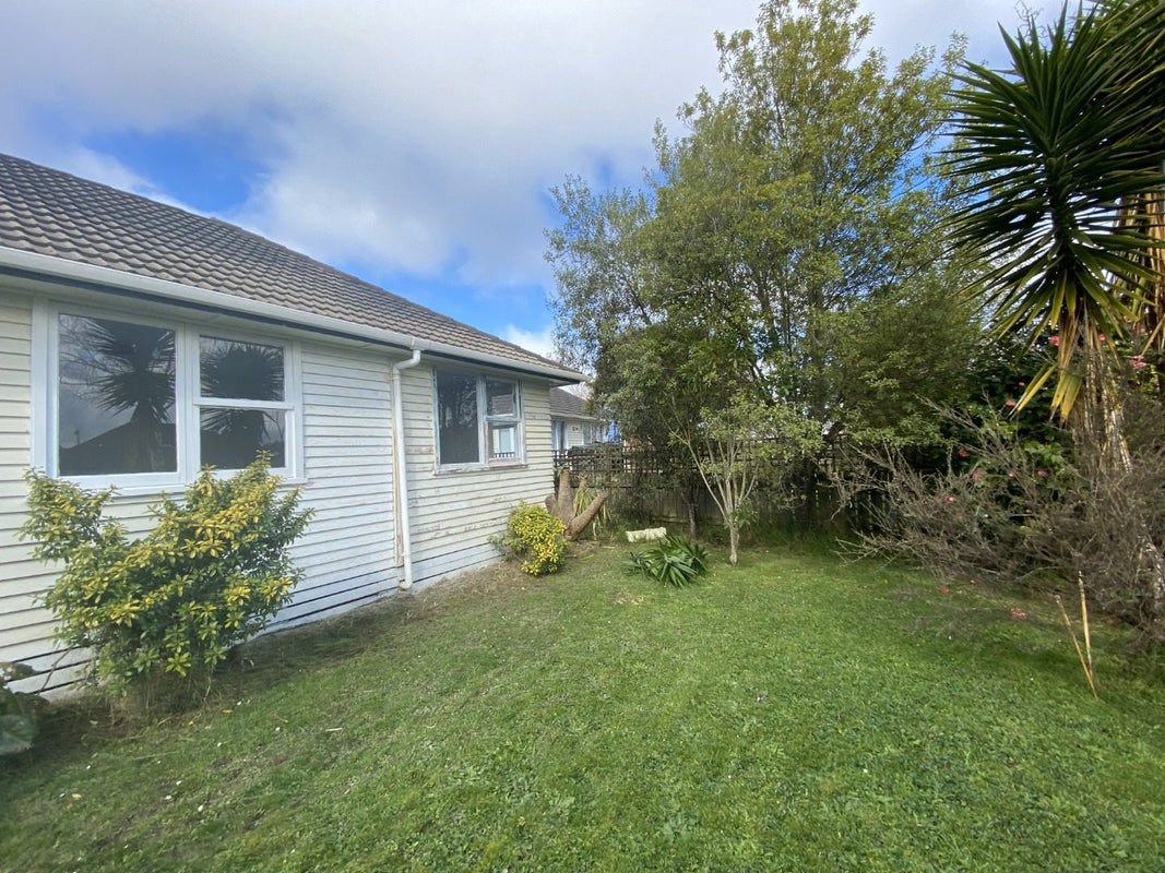 10 Montgomery Crescent, Bader, Hamilton - Carousel 1