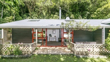 18 Parsons Glen, Karori, Wellington - Carousel 1